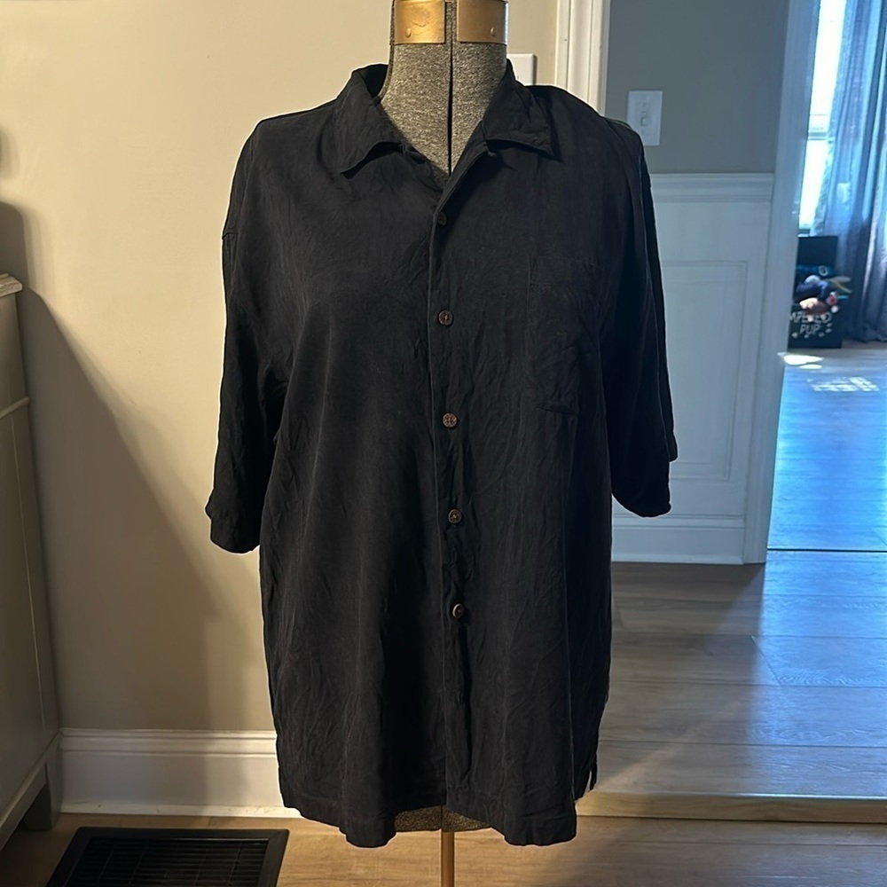 Tommy Bahama 100% silk men’s short sleeve black button down top size XL